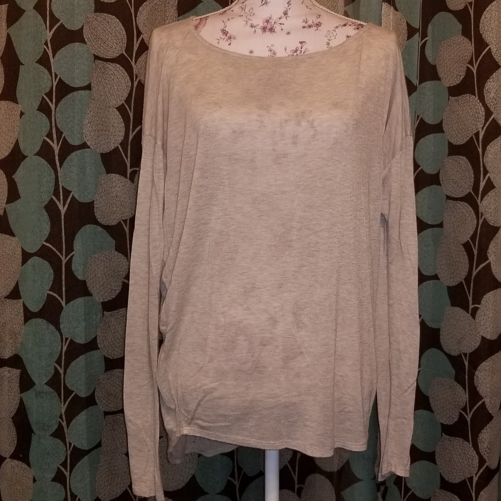 CLEARANCE-- Windsor long sleeve top